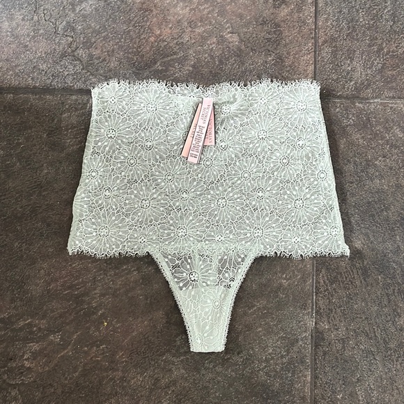 BNWT Victoria’s Secret high waist lace thong sz S - Picture 1 of 4